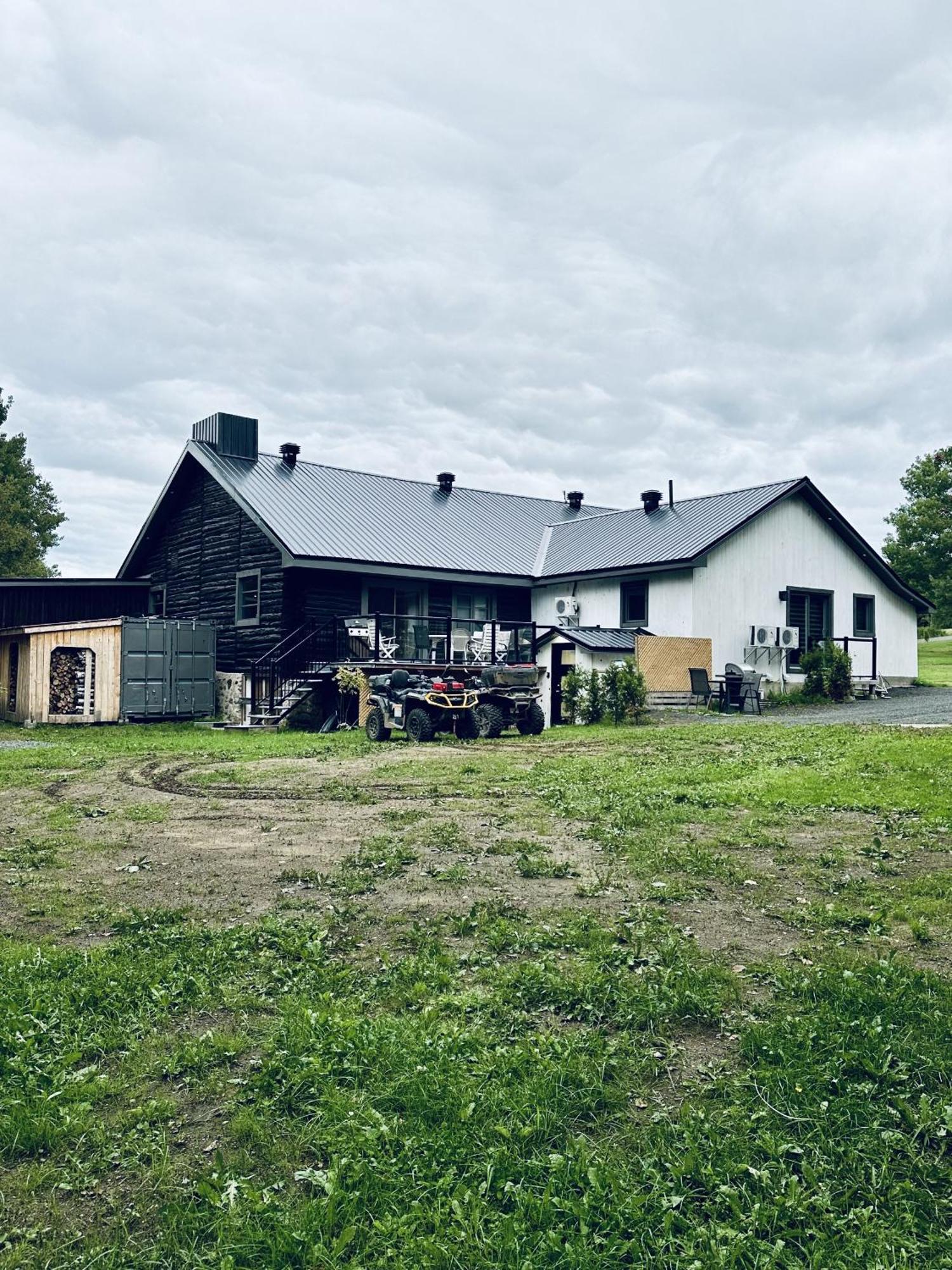 Hebergement Du Grenier 2 0 Notre-Dame-des-Monts Exterior foto